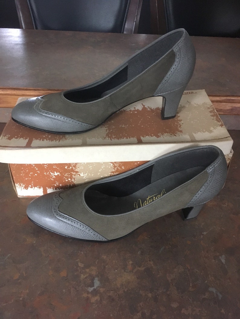 naturalizer navy blue pumps