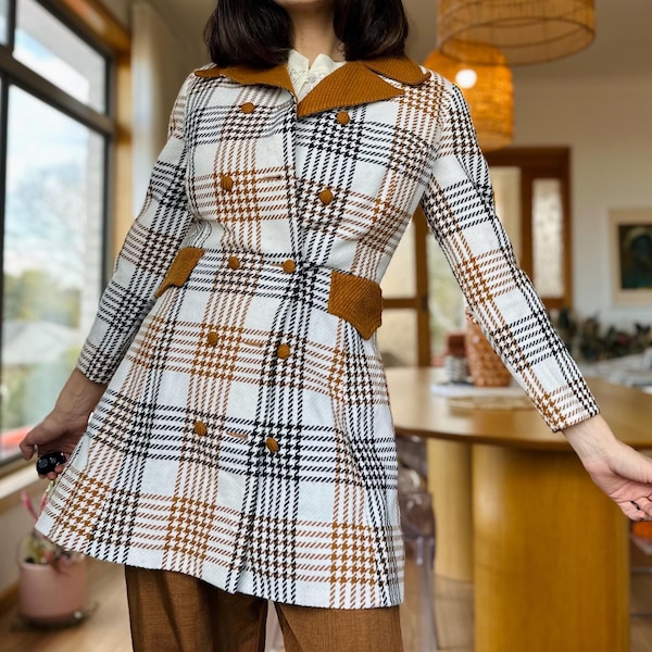 Vintage 1970s Plaid Double Breasted Coat Dress with Contrast Collar | Retro Brown Houndstooth Acrylic Trench Jacket | Mod 60s 70s Pea Coat S
