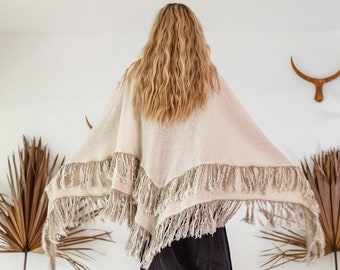 Boho Fringe Shawl ∆ Bufanda Boho ∆ Chal de boda orgánico ∆ Ropa hippie ∆ Flecos de lino Triángulo Gypsy Wrap Shawl Pashmina / Blanco roto