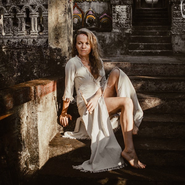 Robe portefeuille bohème blanche Vêtement bio ∆ Robe bohème de mariage femme Robe longue gitane de Bali ∆ Robe en coton naturel écologique / Blanc cassé