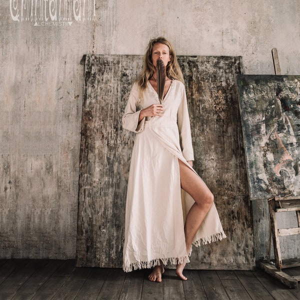 Langes Boho-Wickelkleid ∆ Maxikleid mit Fransen-Kimono-Ärmeln ∆ Göttinnenkleid ∆ Bio-Kleidung ∆ Boho-Hochzeitskleid aus Rohbaumwolle Bescheiden / gebrochenes Weiß