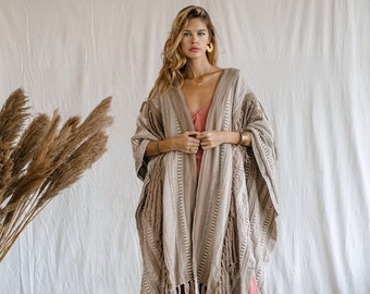 Poncho con flecos de borlas ∆ Traje de festival de túnica de ceremonia ∆ Ropa de mujer Boho Kimono ∆ Boho Cardigan Wrap ∆ Chintamani Enormes ponchos / Café