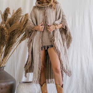 Poncho-Mantel mit Fransen Boho-Damenbekleidung, Kimono-Robe Wüstenmann-Festival-Outfit, Boho-Wickel-Strickjacke Oberteil für Zeremonienkleidung / Kaffeebraun Bild 2