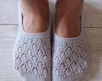 Knitting Pattern - Tiny Tulips Slippers (Child and Adult sizes)