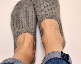 Knitting Pattern - Flexy Fit Slippers (Child and Adult sizes)