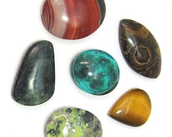 Several gemstone cabochons with or without rill