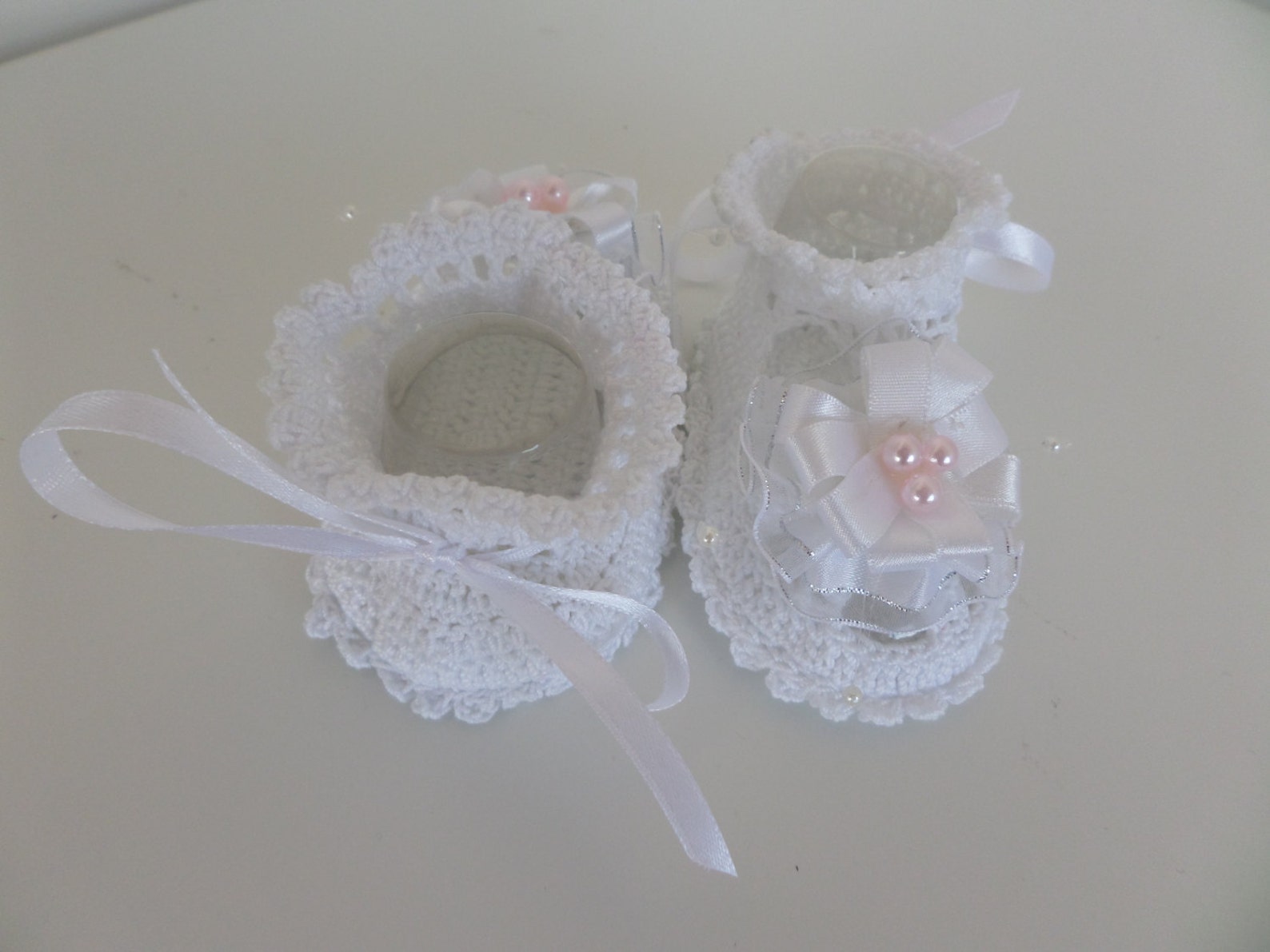 crochet baby booties, baby girl ballet slippers with flowers. crochet baby shoes for newborn to 06 months.