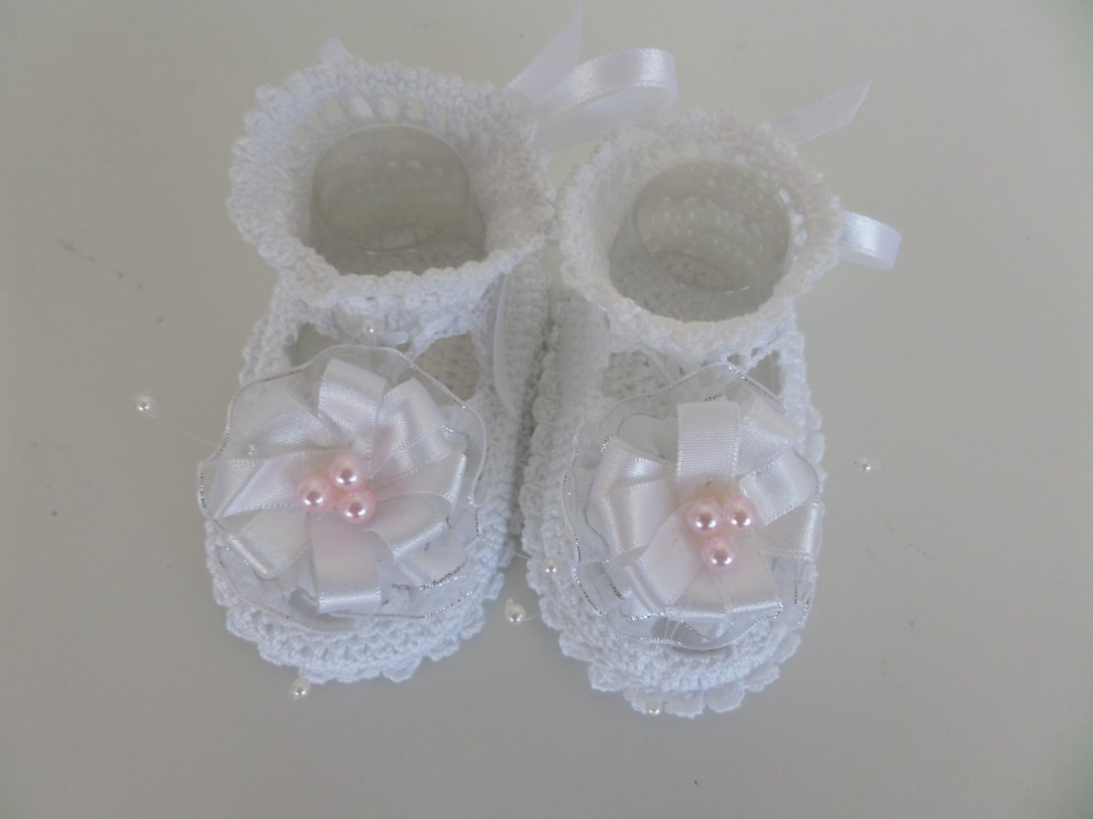 crochet baby booties, baby girl ballet slippers with flowers. crochet baby shoes for newborn to 06 months.