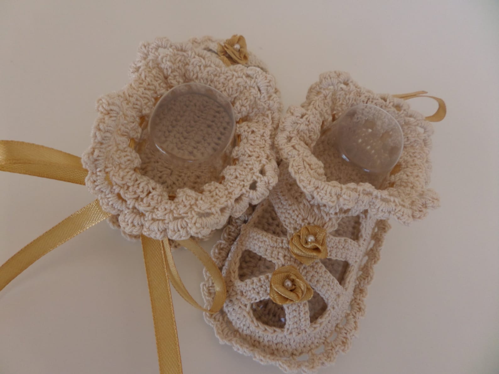 crochet baby booties, baby girl ballet slippers with flowers. crochet baby shoes for newborn to 06 months.