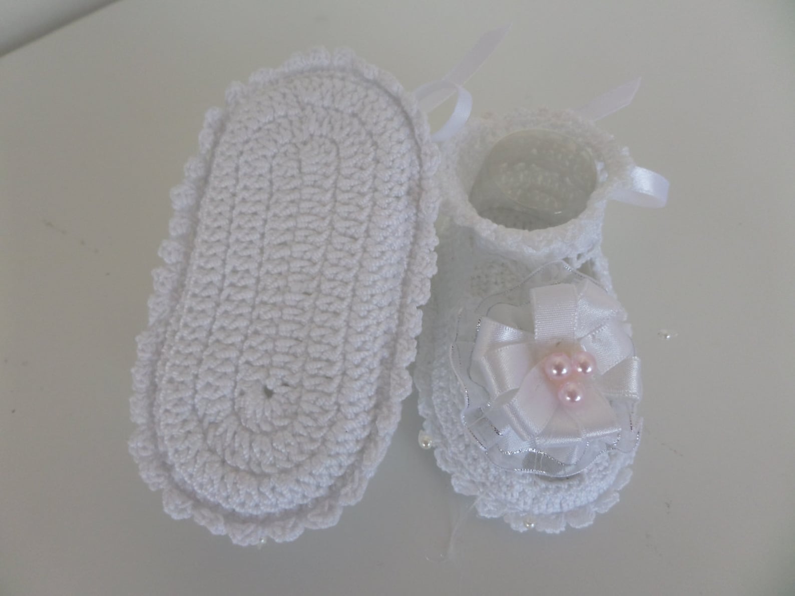 crochet baby booties, baby girl ballet slippers with flowers. crochet baby shoes for newborn to 06 months.