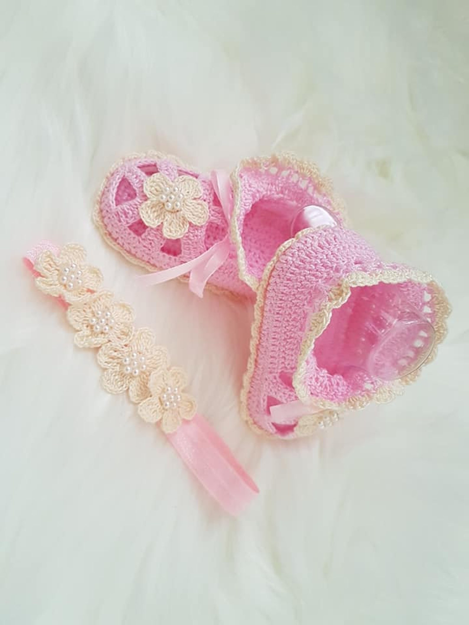 crochet baby booties, baby girl ballet slippers. crochet baby shoes with flower for newborn to 06 months