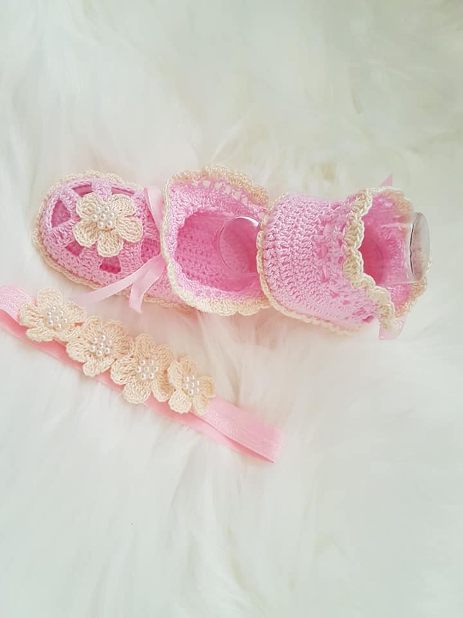 crochet baby booties, baby girl ballet slippers. crochet baby shoes with flower for newborn to 06 months