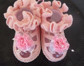 crochet Baby Booties, Baby girl ballet slippers with flowers. Crochet Baby shoes for newborn to 06 months.