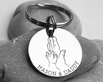 Gift for Daddy - Personalised Keyring - High Five - Gift for Him - New Dad Gift - Birthday Christmas Gift for Daddy Dad Grandad - Engraved