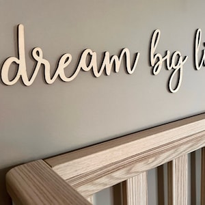 Plaque Dream big - décoration de chambre d'enfant - plaque pour chambre de bébé - oeuvre d'art murale - plaque de chambre d'enfant - plaque de chambre d'enfants - décoration d'intérieur - panneau en bois