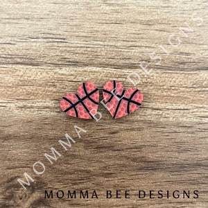 Pendientes de baloncesto personalizados, pendientes de corazón, pendientes de mamá de baloncesto, pendientes personalizados, número de camiseta, regalo de equipo, regalo de entrenadores