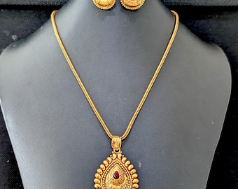 Teardrop Pendant set / Antique gold plated Pendant Chain Necklace and Stud Earrings Set / Indian Traditional sets / Ruby Kemp set