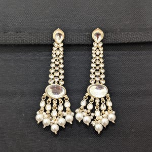 Kundan Ohrringe / Perlencluster Perlen traditionelle indische Ohrringe / Gelbes Gold überzogene lange Ohrringe / Braut- / Hochzeitsohrringe