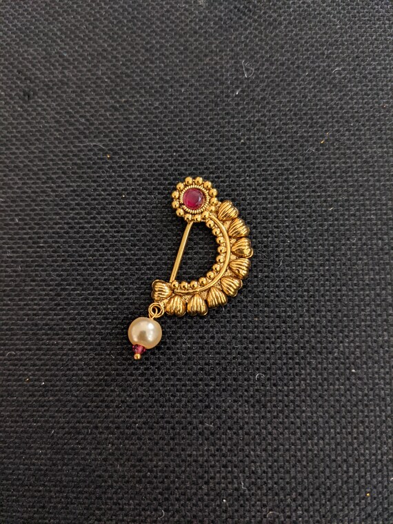 Nose Pin / Indian Nath / Antique Gold 