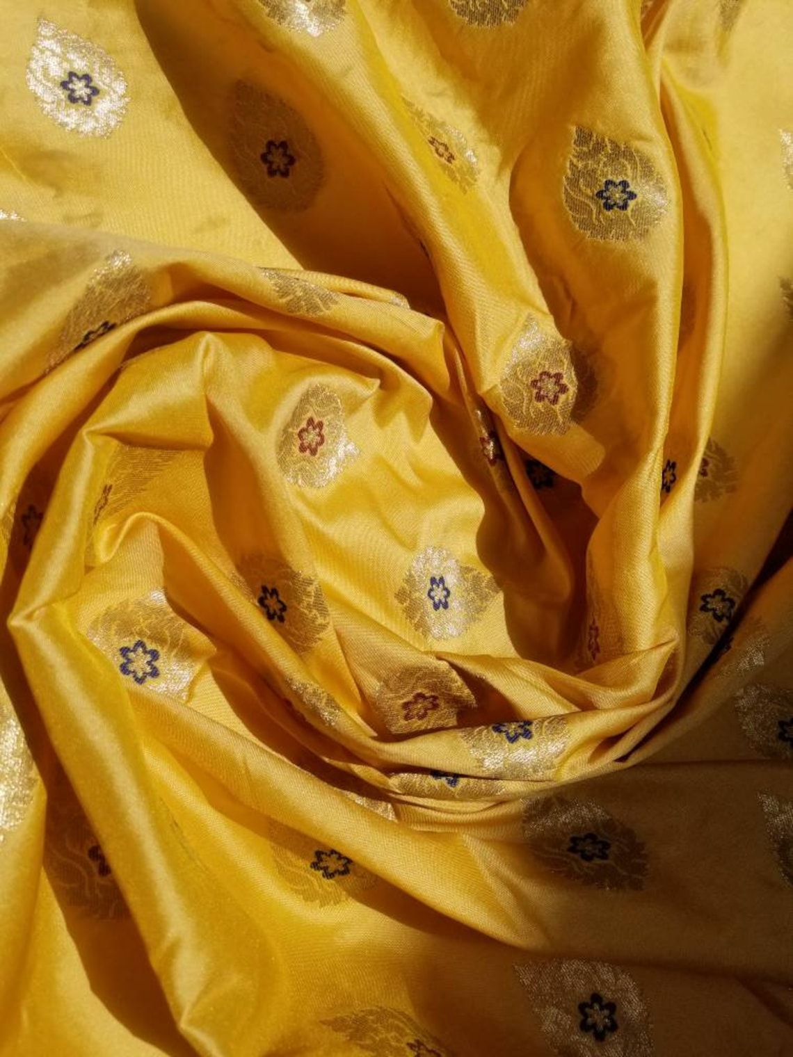 Handcrafted Beautiful Silk Brocade With Mettallic Thread Thread Work ...
