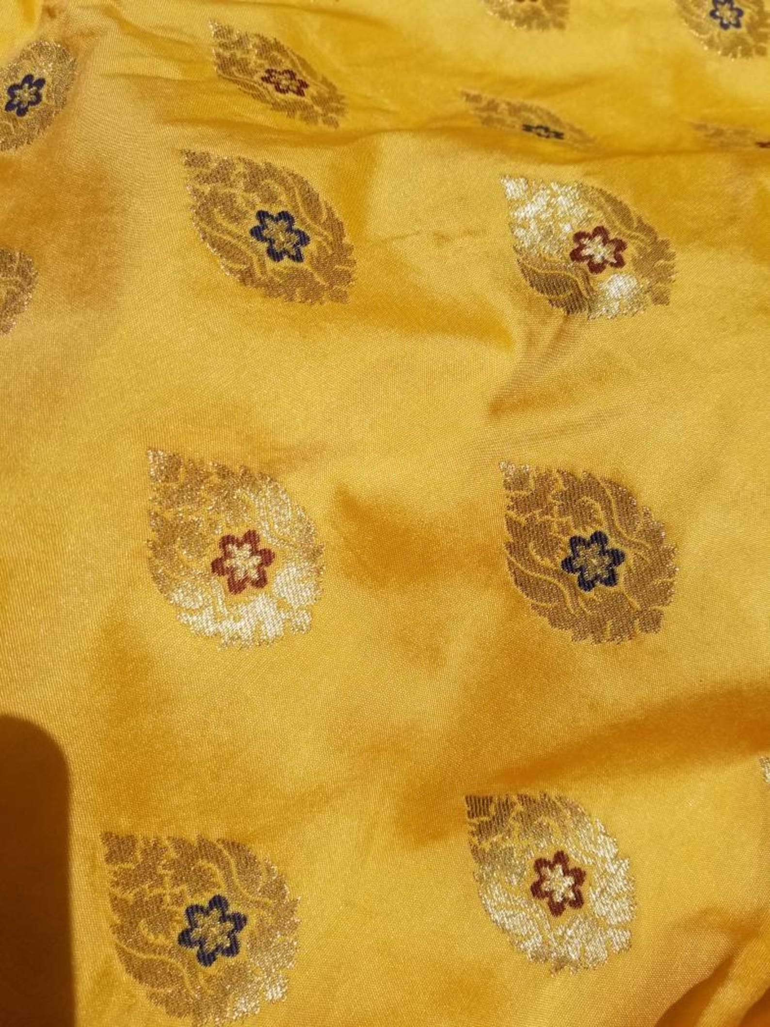 Handcrafted Beautiful Silk Brocade With Mettallic Thread Thread Work ...