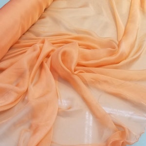 100 % soie, mousseline de soie, couleur orange 54 po. de large. Peut être utilisée pour des vêtements et la décoration d'intérieur.