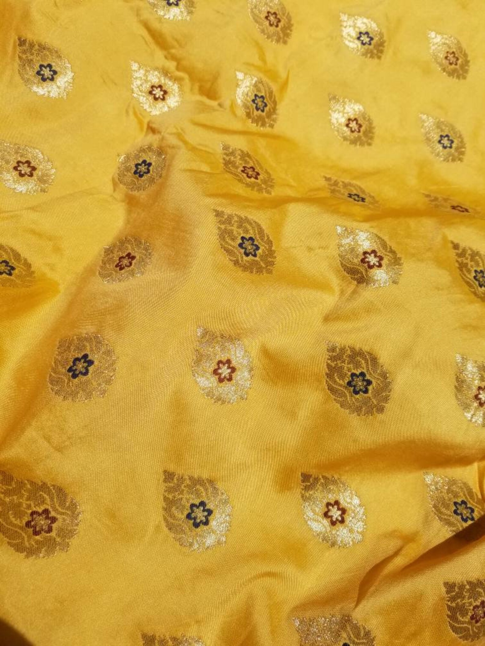 Handcrafted Beautiful Silk Brocade With Mettallic Thread Thread Work ...