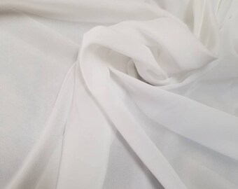 Gasa blanca de 54" de ancho. Utilizable para indumentaria y diseño de interiores.