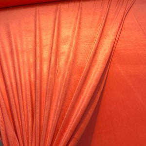 Tessuto elasticizzato in velluto da 58/60&quot; di larghezza, liscio e strutturato, di peso medio, utilizzabile per accessori di abbigliamento e design d&#39;interni.