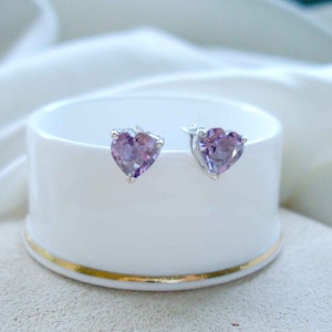 Sterling Silver Amethyst Heart Stud Earrings, February Birthstone, Purple Earrings, Gift for Her Bild 4