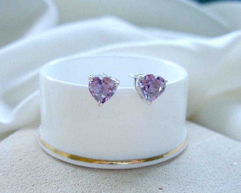 Sterling Silver Amethyst Heart Stud Earrings, February Birthstone, Purple Earrings, Gift for Her Bild 4