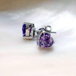 Sterling Silver Amethyst Heart Stud Earrings, February Birthstone, Purple Earrings, Gift for Her Bild 8