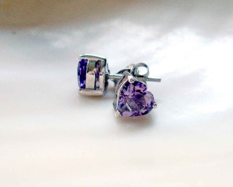 Sterling Silver Amethyst Heart Stud Earrings, February Birthstone, Purple Earrings, Gift for Her Bild 8