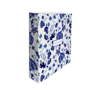 Heirloom Binder Glossy   Personalized Glossy 3 Ring Binder: Blue & White Floral (Heirloom Quality Hardcover)