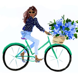K&ouml;nnte beinhalten: Aquarellillustration einer Person, die auf einem gr&uuml;nen Fahrrad mit einem Korb voller blauer Blumen f&auml;hrt. Die Person tr&auml;gt ein marineblaues Oberteil mit Polka Dots, hellblaue Jeans und eine Sonnenbrille. Das Fahrrad hat schwarze Reifen.