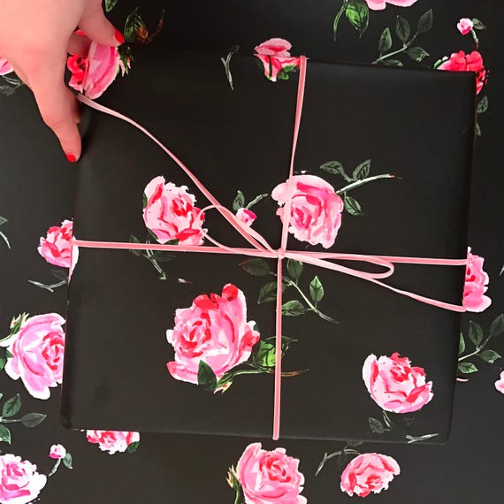 VINTAGE BOTANICAL PINK ROSES WRAPPING PAPER