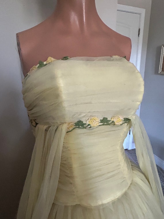 1950's Yellow Taffeta Prom Dress - image 3