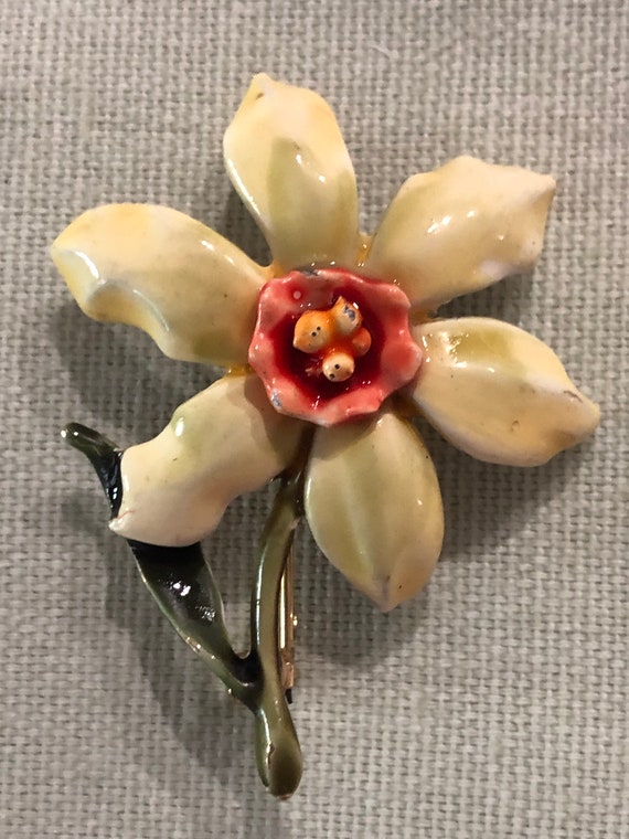 HAR Flower Pin