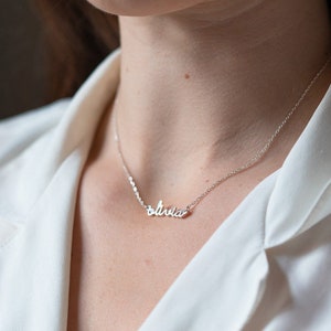 Colar delicado com nome - Colar com nome - Colar pequeno com nome - Colar com nome personalizado - Joias personalizadas - Presente para madrinha de casamento - Nome personalizado