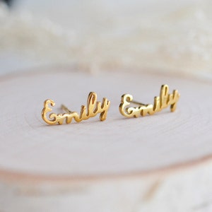 Personalisierte Namen Kurve Ohrringe, Personalisierte Ohrringe Ohrstecker, Name Ohrringe, Personalisierte zierliche Schmuck, einzigartige Ohrringe, tolles Geschenk für Mama K7 Bild 1