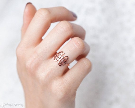 Monogram Ring Anello monogramma personalizzato Initials Ring Monogrammed Ring Regalo da damigella d onore Regalo di nozze Etsy Italia