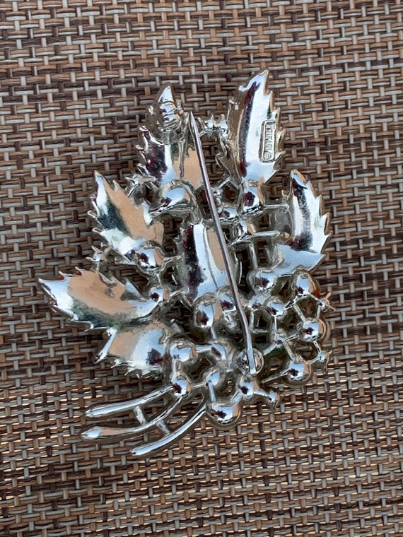 Vintage Trifari Silver Tone Leaves Faux Pearl Rhi… - image 4