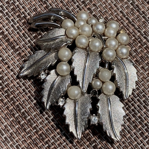 Vintage Trifari Silver Tone Leaves Faux Pearl Rhi… - image 1