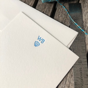 WB - Personalisiertes Letterpress Briefpapier - Set mit 25 Karten & Umschlägen
