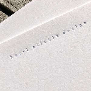 Kerri - Personalisiertes Letterpress Briefpapier - Set mit 25 Karten & Umschlägen