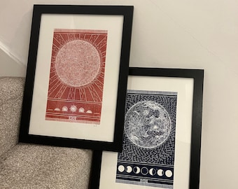 Sonnenstrahlen und blauer Mond Linoldruck, ein Paar A3 Original Linoldruck. Einmal Rostorange und einmal Nachtblau.