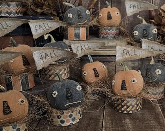 Jack de calabaza rústica en caja envejecida con bandera de OTOÑO – Adorno de estante de otoño