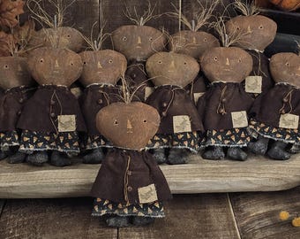 Tuck, el niño primitivo disfrazado de calabaza para pedir dulces – Muñeco de Halloween hecho a mano – Decoración de arte popular otoñal