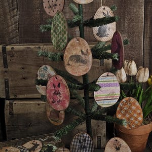 Primitive Gingham Wildflower Bunny Easter Eggs - Farmhouse Spring Tabelscape Egg - Vintage Look Tiered Tray Decor - Spring Home Décor Accent