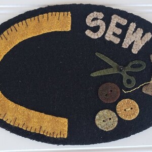 Wool Applique Mug Rug Pattern: Sewing Room Decor (Digital Pattern)